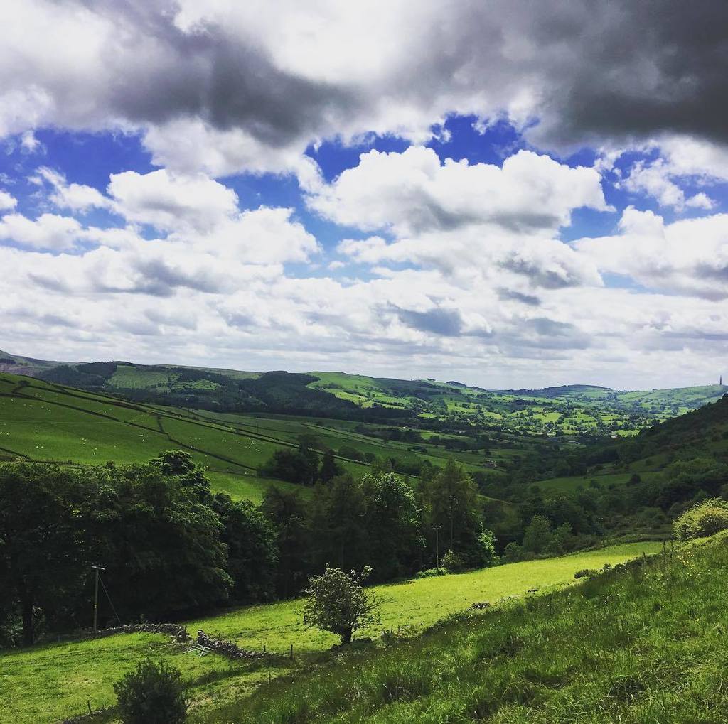 CarlThornton's tweet photo. Oooh I think I'll be coming back round here for a ramble #Macclesfield #TeggsNose #Mountains #SaddlersWay #CatNFiddle #Hills #Ramble #GetOuโฆ https://t.co/yt1gz4n8lH