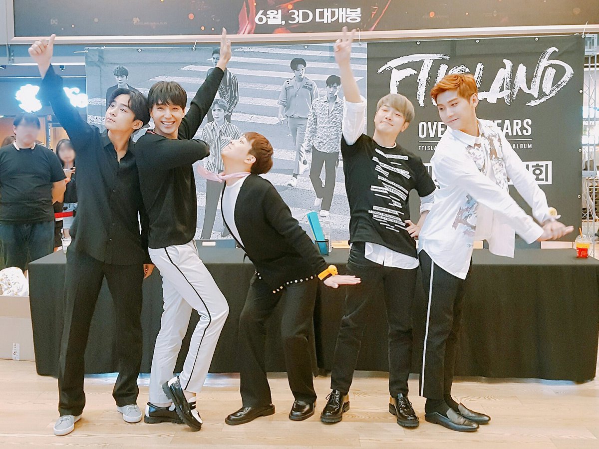 FT_FANCLUB's tweet image. [다시 보고싶은 포즈📸] 싱크로율 100%😲😲
그때 그 시절보다 귀여움 100배 상승😲😲

이벤트는 이제 시작입니다!!!!
재미있는 포즈들 마구마구 응모해주세여😘

#FTISLAND #FT아일랜드 #OVER10YEARS #Wind 🌬