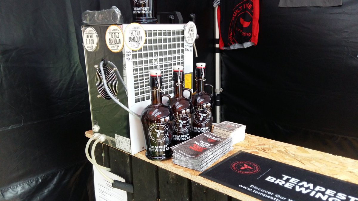 MrGraem's tweet photo. Get your growler for the weekend, these guys have been going down a treat on Tweed Green @Tweedlovefest https://t.co/llZTRLQAcu