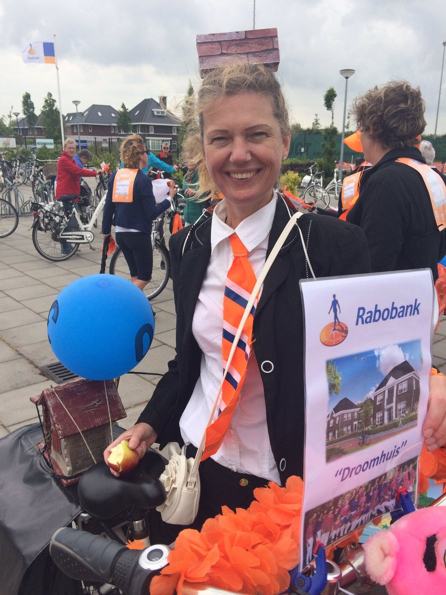 Bllenna_'s tweet photo. Door de Rabobank hoeven we niet meer te dromen van een droomhuis. De Rabobank maakt dromen waar! @RaboWF @Popkoor_PUUR #selfiets #RAFST https://t.co/8uJRLPStie