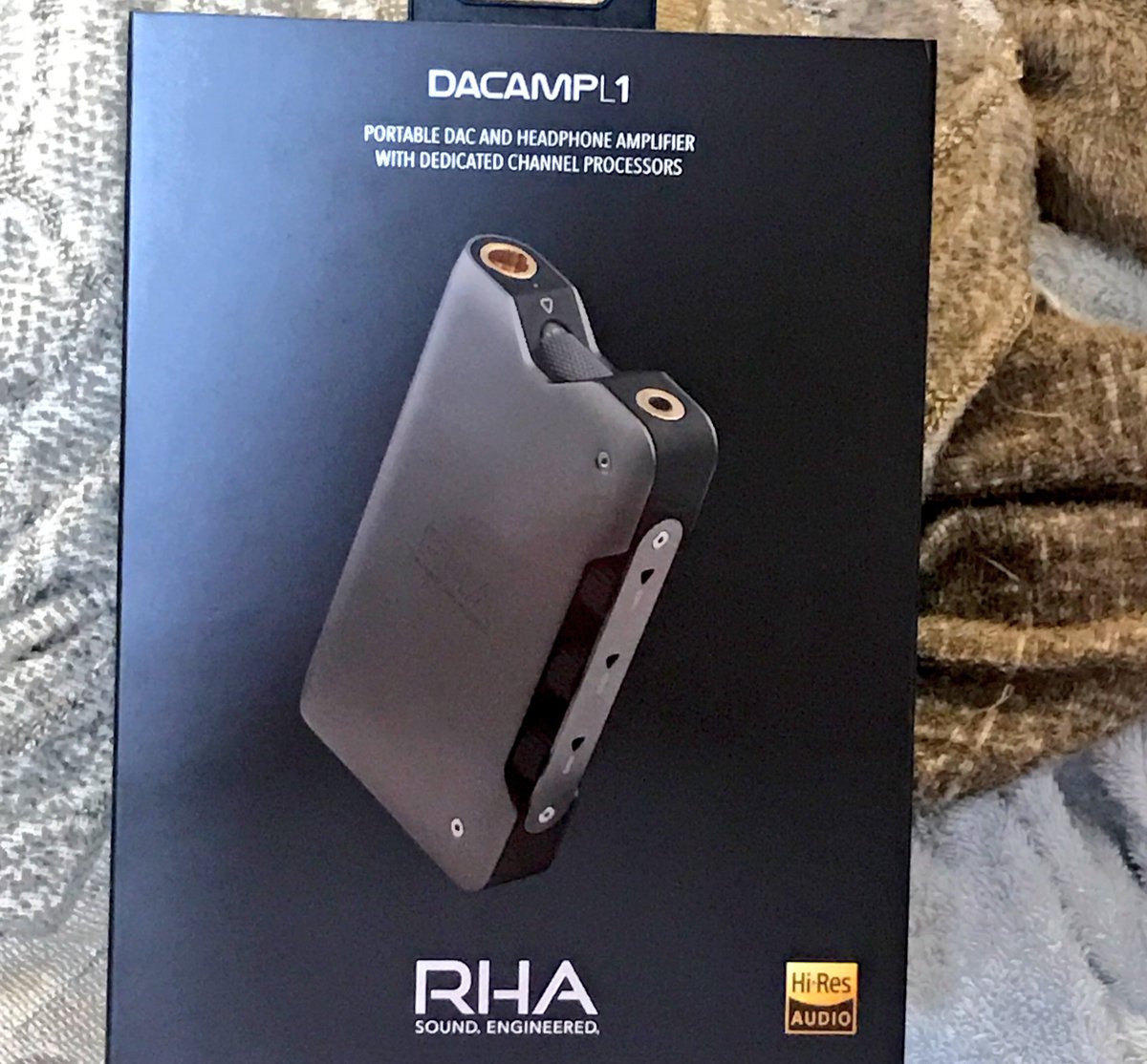 mnakanakapon91's tweet photo. RHA DACAMP L1 をお迎えしやした!
やはり、低域、高域の調整ができるのがやはり魅力的。
これでangieちゃんとMH40の本気が聞ける!!
おマーク店長にもお世話になりました^_^
#DACAMPL1 #ポタアン #RHA #eイヤ渋谷TSUTAYA店 #乱世乱世 https://t.co/kjKF1c572j