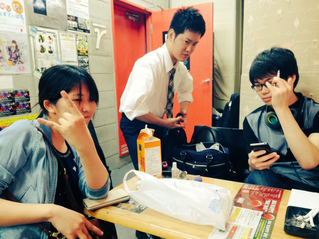 jsg579's tweet photo. 昨日ROCKの日、スタジオでした！6/18に向けて楽しく必死に曲等々詰めてます*\(^o^)/*ご都合合う方はぜひ神戸VARITにて活休前最後のライブ見に来てやってください！ https://t.co/VmsAD5TwqD