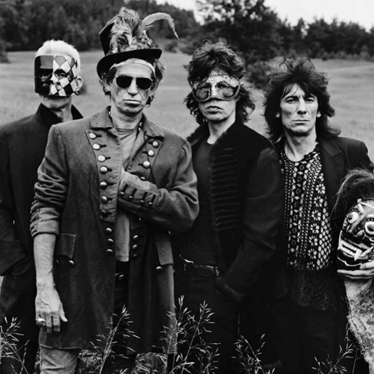 RollingStones's tweet photo. Mick, Keith, Charlie and Ronnie in 1994, photo by Anton Corbijn #TheRollingStones #VoodooLounge https://t.co/s6b0FpC3yf