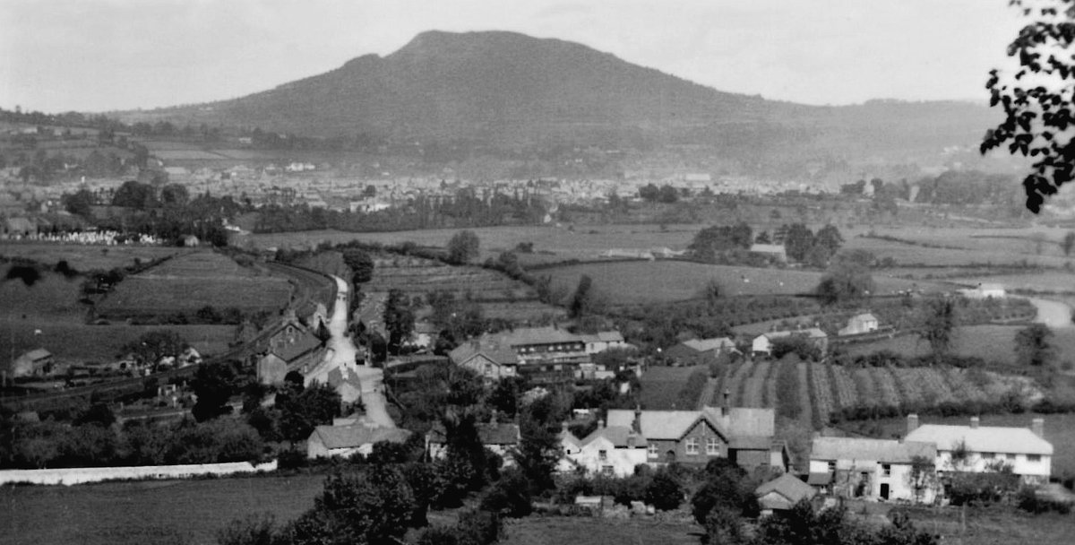 Llanfoist &amp; #Abergavenny Looking Towards The Skirrid early 1900s #Monmouthshire facebook.com/ForgottenAberg…