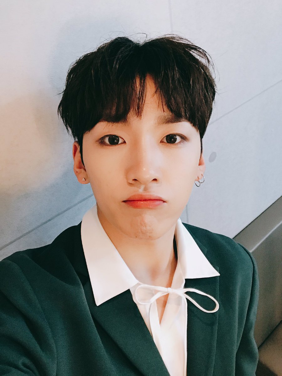officialmap6's tweet photo. [#MAP6 #맵식스 #MINHYUK #민혁] 오늘도 맵식스를 생각하며 맵식스를 만나며 시간을 보내줘서 너무 고마워요🍀 덕분에 활기차고 행복한 하루가 되었습니다! 여러분들도 재밌었죠? 내일두 우리 재밌게 놀아요🎈 건강이 최고 중요! 밥 잘먹구🍚 https://t.co/4WRTPED5ln
