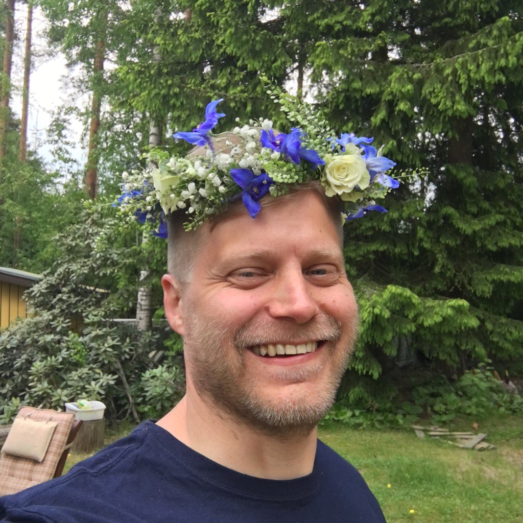 Firman juhlat ja kukkien tekoa... #töitänaistenkanssa #confettifi #rakkaudesta juhliin