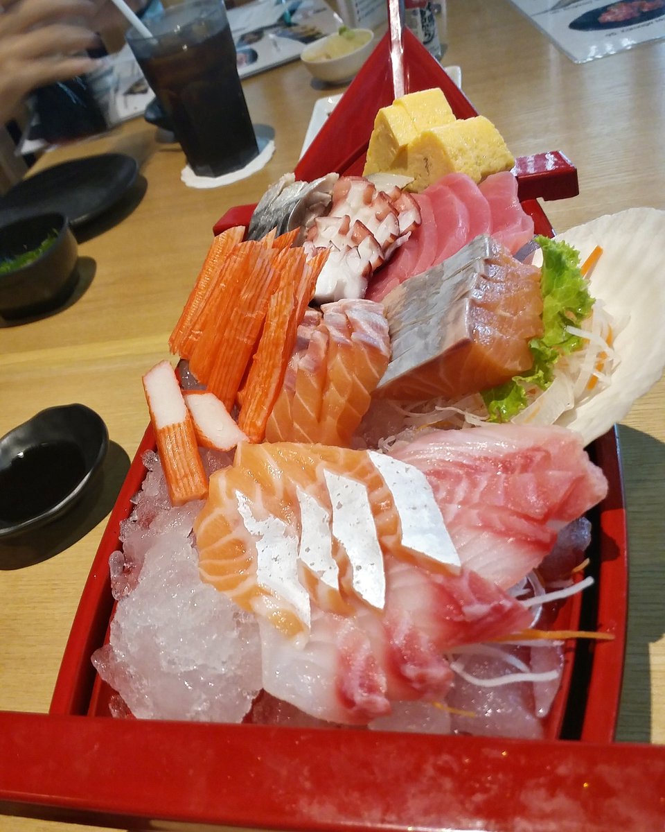 NozakiiMonster's tweet photo. ฟินเว่อร์~~~~
บุฟเฟ่ต์อาหารญี่ปุ่น kumasushi 
มีราคา 599 , 799
สดอร่อยมาก แซลม่อนละลายในปาก
#อร่อยไปแดก #aroii https://t.co/FXBS2JCQw5