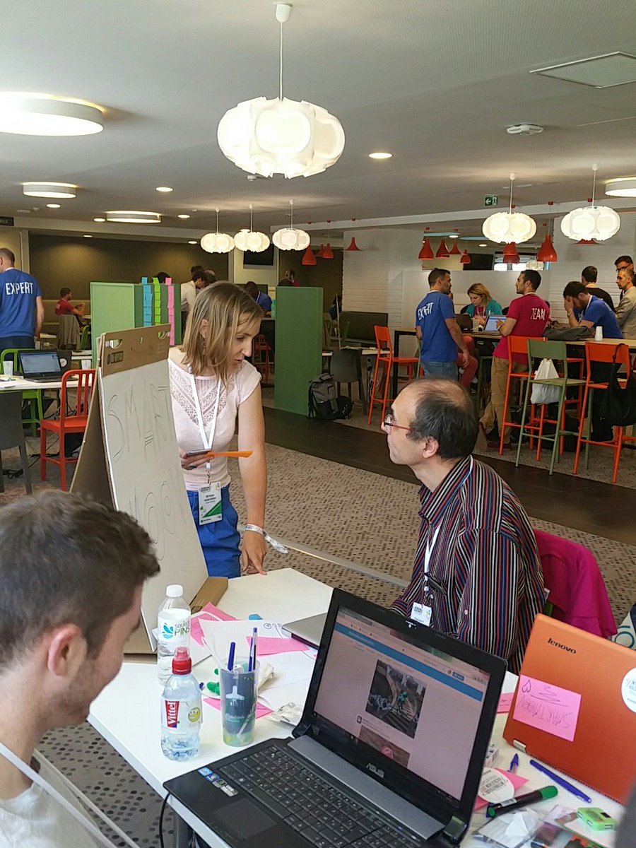 Fobol_35's tweet photo. Petite interview ! #internationalhackathon #paris #smartmoov https://t.co/xyq3JuGqsA