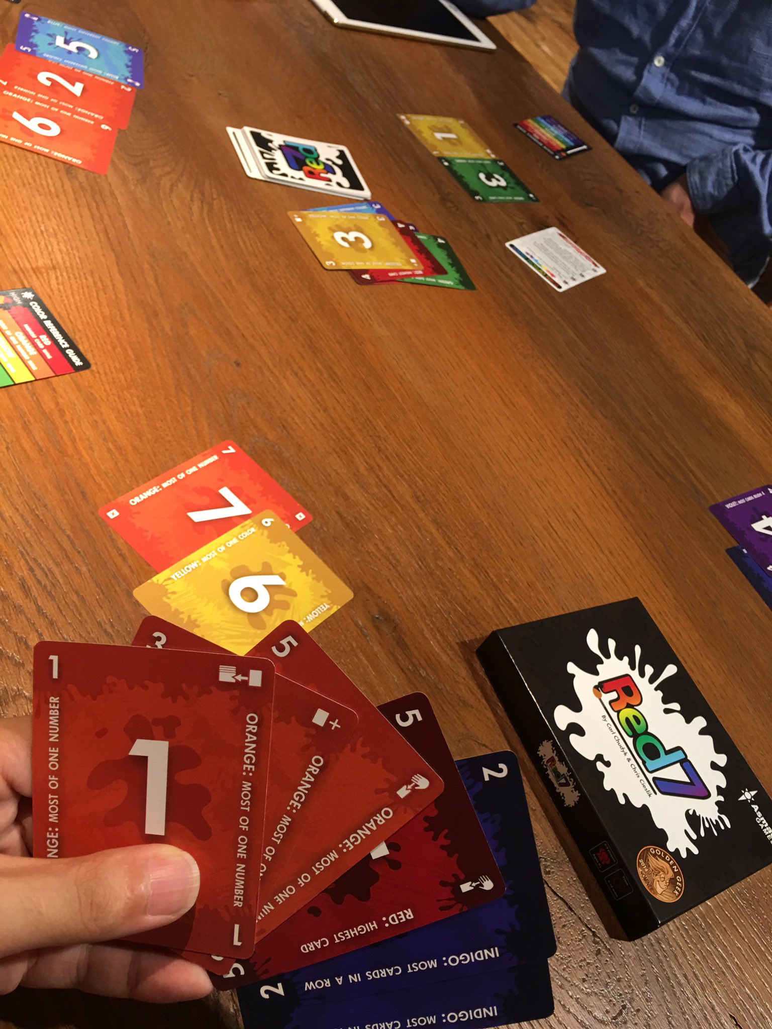 تويتر Mor Boardgame على تويتر 噂の レッドセブン Red7 すごい面白くて悩ましいゲームでした といろさんは 運ゲー と怒っていたけど 笑 これ好きです T Co 3dypmwx3