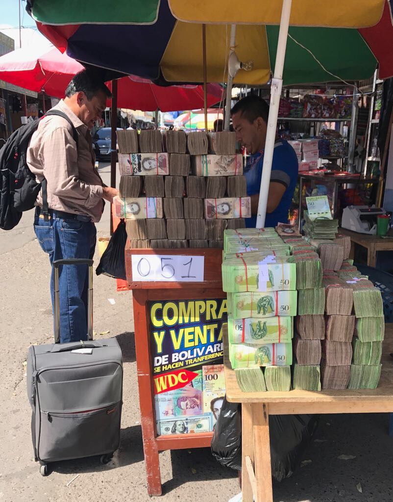 colombiano - Venezuela, Crisis economica - Página 7 DB9juP0XcAAmfyQ