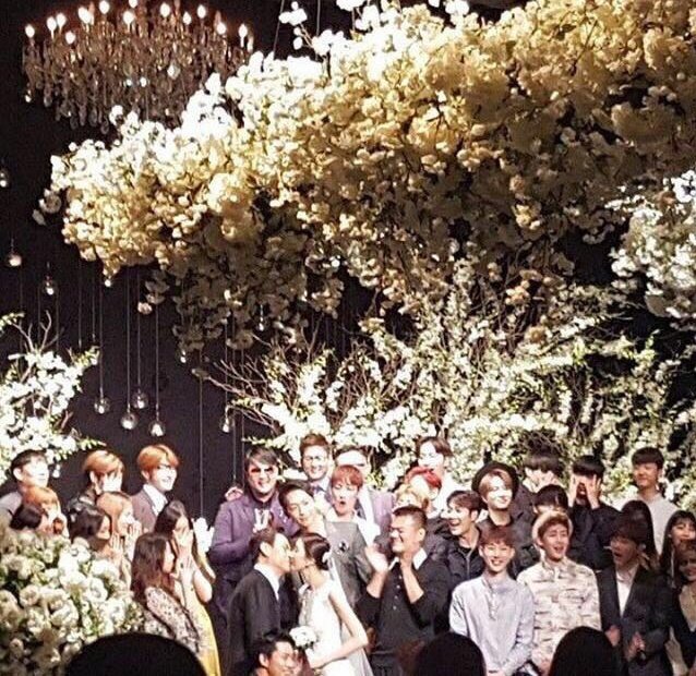 TurkeyfanGot7's tweet photo. JYP CEO'sunun düğününden kareler 🎉 https://t.co/vb1HlDiVUQ
