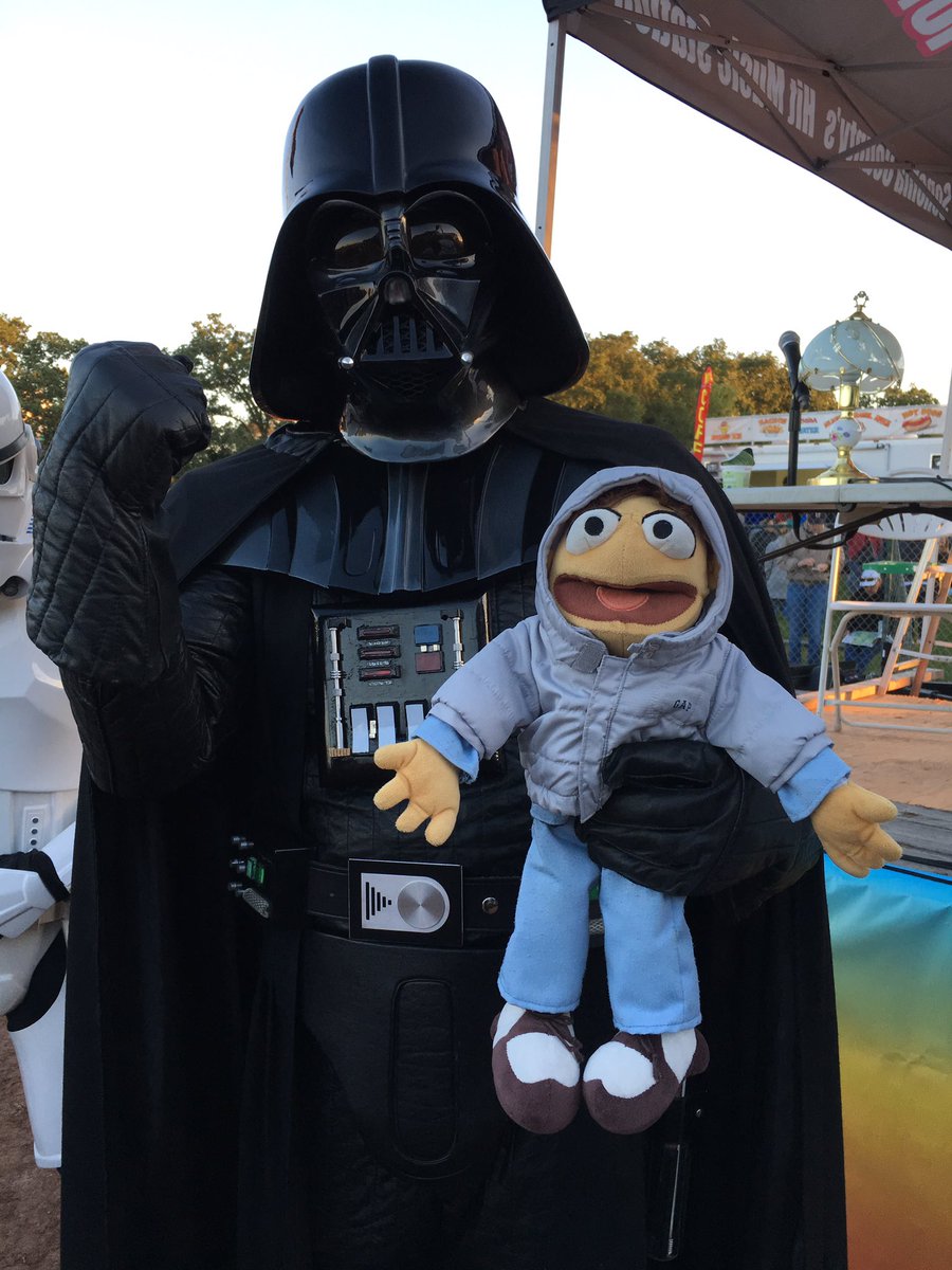 littlewaltercon's tweet photo. If the @501stLegion is around I'll find them. #DarthVader #501st #StarWars #SCHABC https://t.co/aixc8r2wEs
