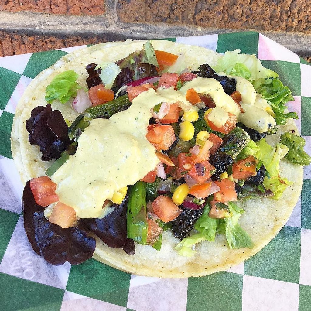 EatGR1's tweet photo. Vegetarian taco @unclecheetahs #unclecheetahs #vegetarian #taco #tacosgr #taco @eastowngr #eastowngr https://t.co/t7Z3XTOdsI https://t.co/6s8OxBseQa