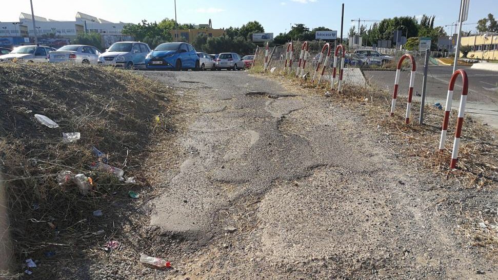 Bellido2019's tweet photo. ¿Cuando piensa el gerente del SAS cumplir su promesa de marzo de reparar en 2 meses el parking del Hospital Reina Sofía? 🏥👨🏻‍⚕️#INCUMPLIDO ❌ https://t.co/TzAb3hwNvo