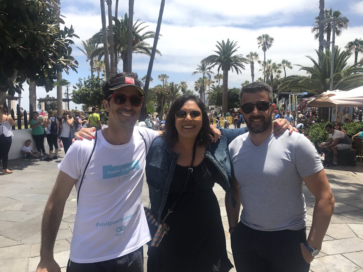 dimplemelwani75's tweet photo. Son todos unos campeones, aquí con unos de ellos, nuestro compañero @angelmontanes 👏👏👏👏#BlueTrail2017 @puertodelacruz https://t.co/SGFHfDPR5v