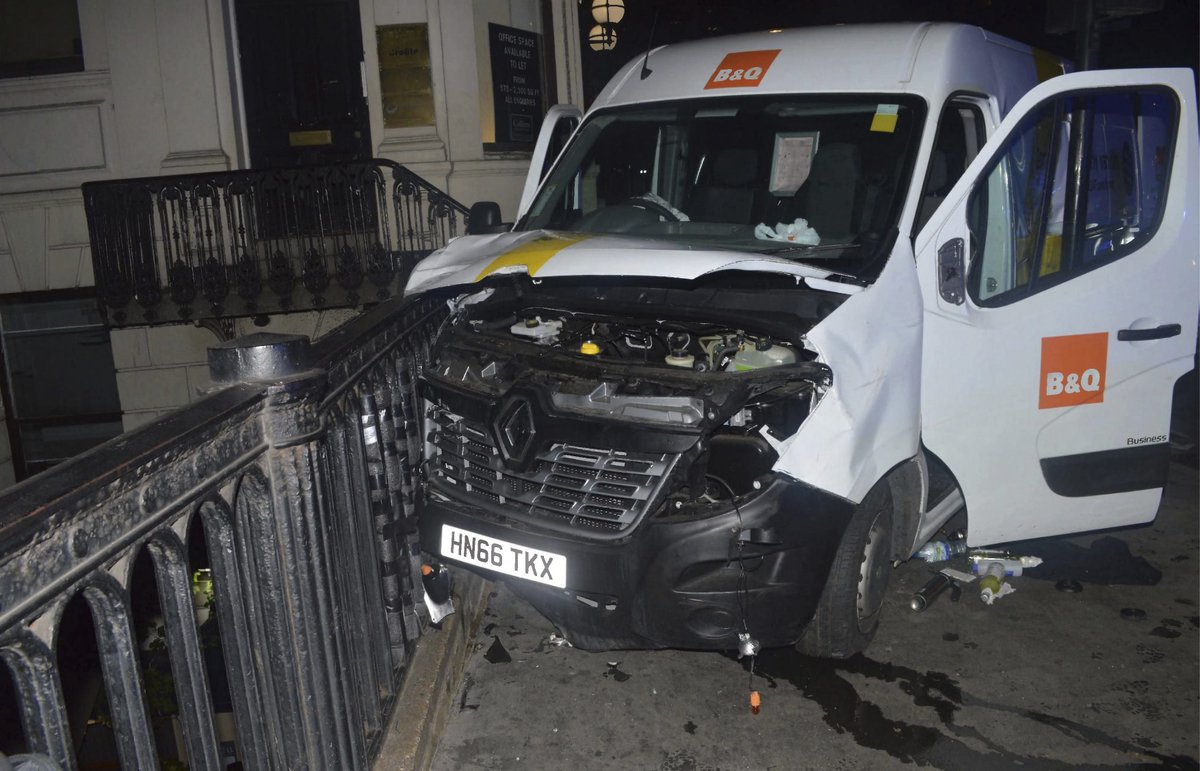 London Bridge attacker tried to rent larger truck, carnage could have been worse 1310news.com/2017/06/10/lon… https://t.co/zdHqjwjAkc