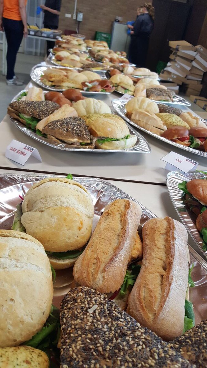 De_Daltons's tweet photo. Weer super gaaf om te doen!
Een compleet gesponsorde lunch voor de medemens die het als geen ander verdienen. (150 pers)

Team bedankt! https://t.co/TtO9Pvlab8