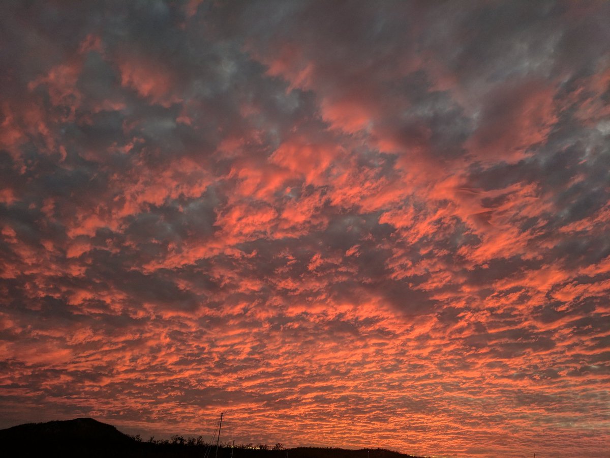 Shorelog's tweet image. @whitsundayislands sunset at Whitehaven Bay