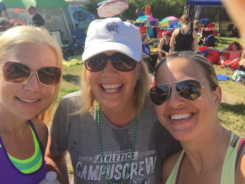CatharineRider's tweet photo. 2017 Rowbust dragon boat race! @lauracdegroot @michellegoslin5 #rowbust #breastcancersucks #td https://t.co/yNpm3cPs3X