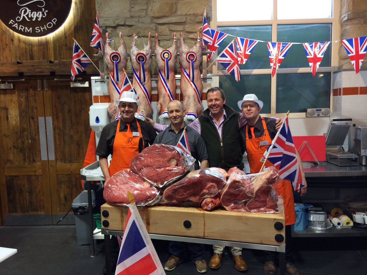 Supporting the opening day  <a href="/gordon/">戈登</a> Riggs farm shop with <a href="/frostybutcher/">Lee Horsley Frost</a>