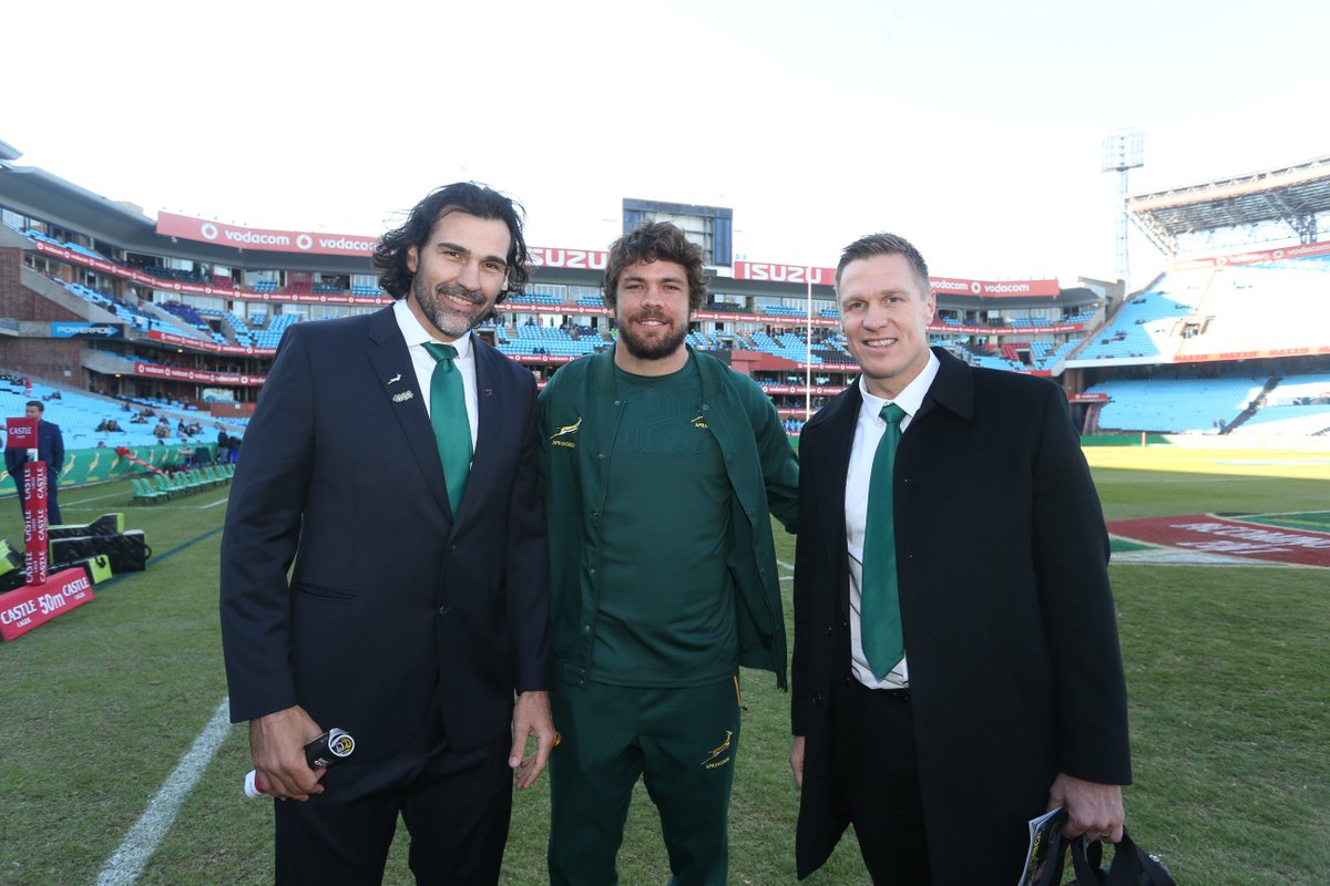 Springboks's tweet photo. Two former #Springboks captains, @VictorMatfield and Jean de Villiers wishing @WarrenWhiteley well in his first test as captain. #LoveRugby https://t.co/5WjSDshvey