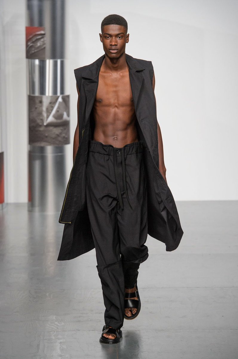 VesqueMag's tweet photo. Berthold Spring/Summer '18 

#Berthold #VesqueMag #LFWM

https://t.co/BHprBmtWpe https://t.co/KfIygt85Sw