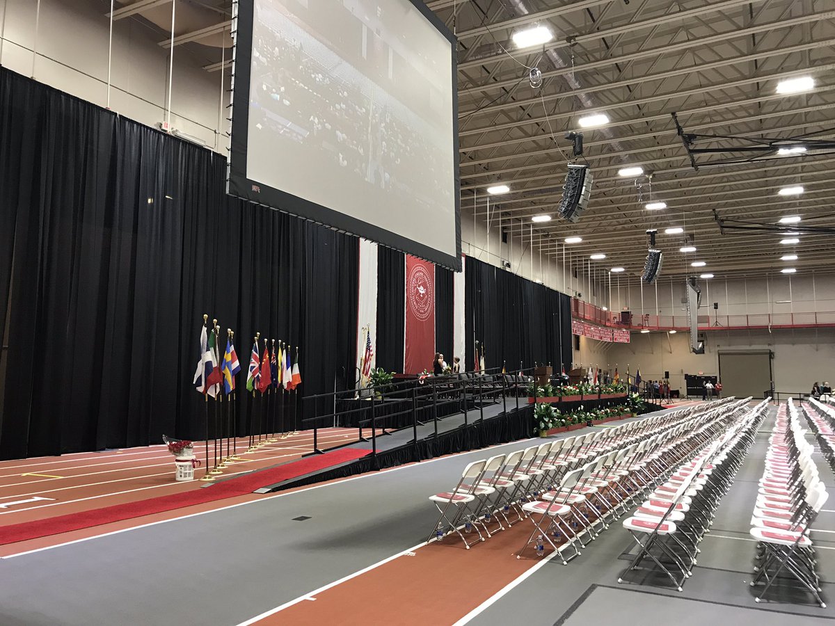 ProfJauchIVCC's tweet photo. Arrived @northcentralcol for commencement #NCGrad2017 https://t.co/SMG2vVNqJL