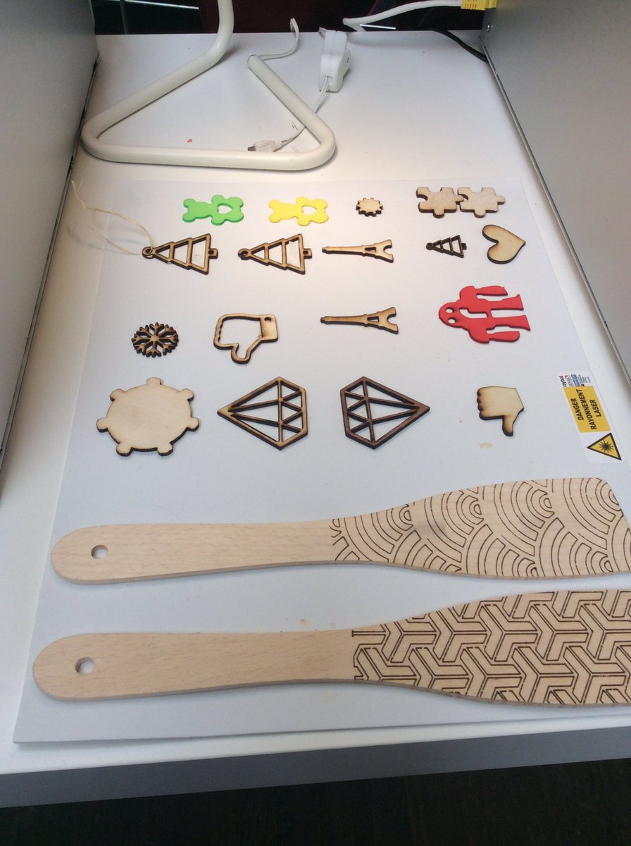 Imprimantes3D's tweet photo. Un super projet disponible début 2018 de découpeuse laser 🇫🇷 diode format A3 par 2 jeunes de 23 ans à la @makerfaireparis : #Raybot
#MFP17 https://t.co/eLhwfpvd1b