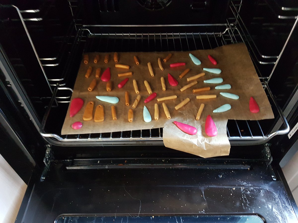 koshka_senpai's tweet photo. Some plans on weekend?.... baking.... #justcosplayerthings #haikyuu #kenma #whyiamdoingthis https://t.co/KtTDVN6t12