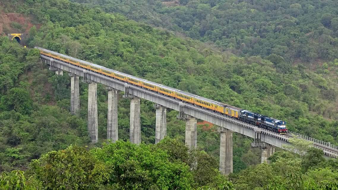 rajtoday's tweet image. Wow! Tejas train in the greens. A superb pic of Tejas Express negotiating @KonkanRailway by Omkar Sawant. @sureshpprabhu @RailMinIndia