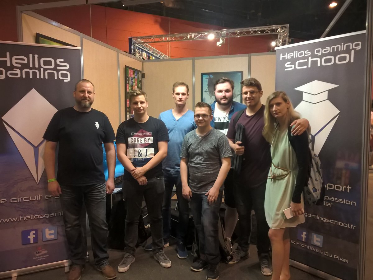 AAFDP's tweet photo. Nos compétiteurs @HeliosGamingFR sont venus nous dire bonjour au #DGMS2017 ! 😊
#HeliosGamingSchool #TheNicestGuys #ElectroG https://t.co/4c9plmdXca