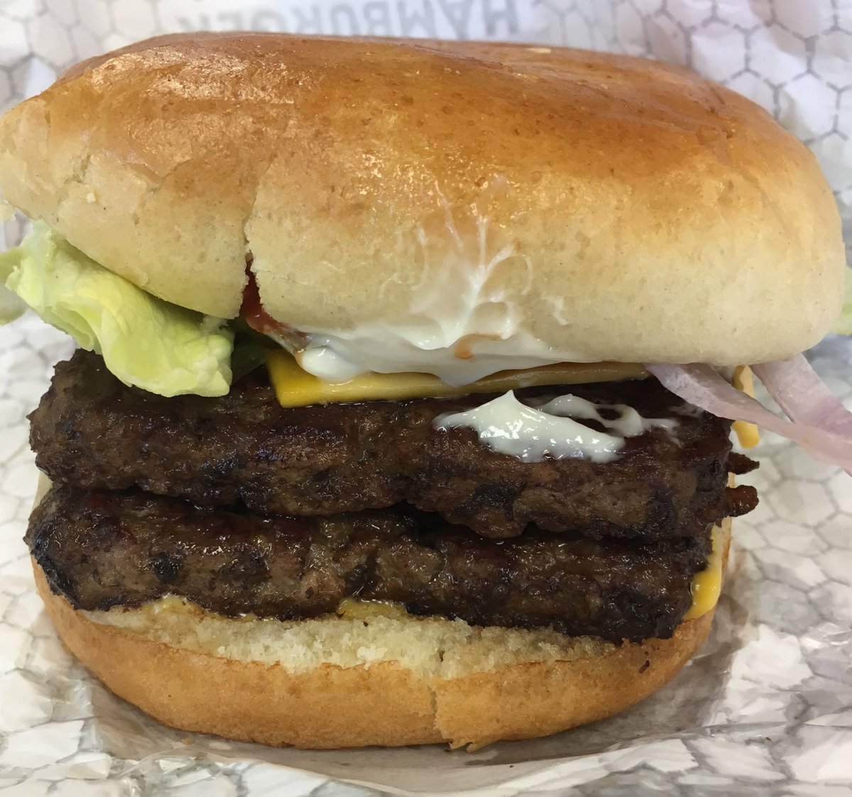 fins531's tweet photo. Introducing a new game..."advertised vs reality". can you tell which is a the advertisement and which is what I got? #advsreality @Wendys https://t.co/ddEgP7zYty