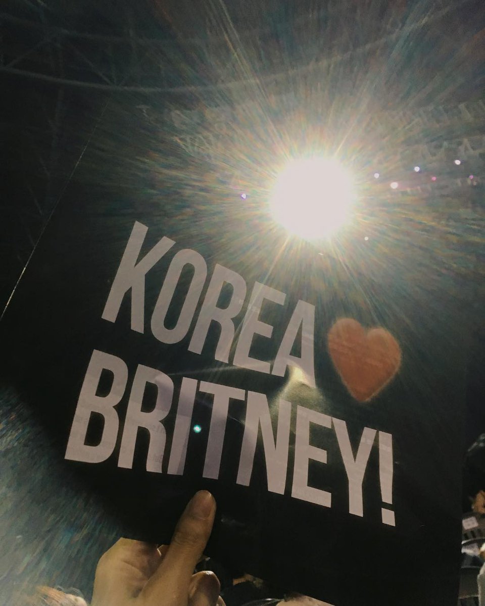 _KARAtweets's tweet photo. [Gyuri]
Watching Britney's first concert in Korea thanks to Seungyeon✨
https://t.co/xbfEYafEYW https://t.co/0VGhgyYlPy cr @yooniqda_