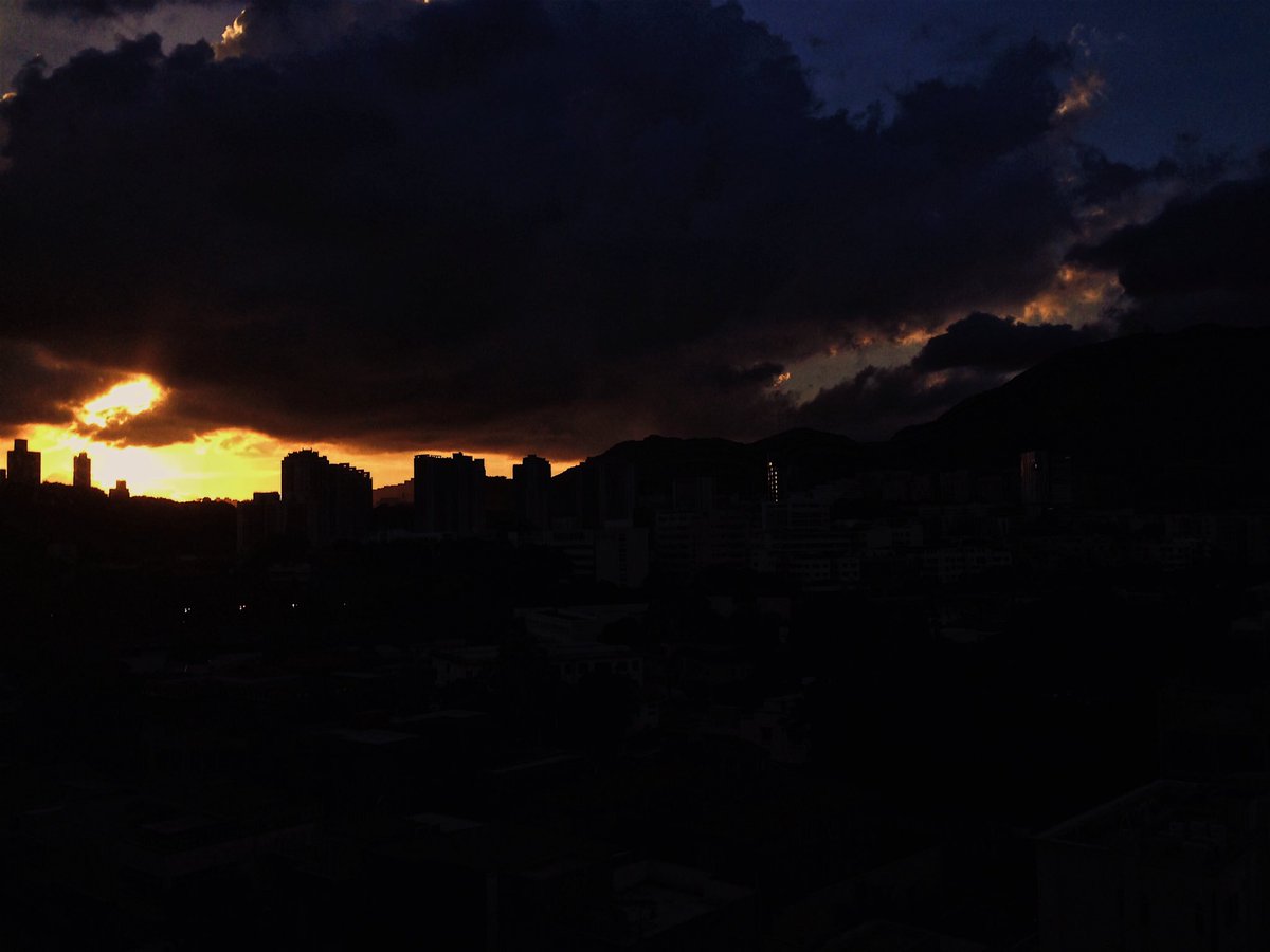 LMlovesPhotos's tweet photo. #Hongkong #hk #follow #photography #PhotographyIsArt #sunset https://t.co/6A5r0DZYyQ