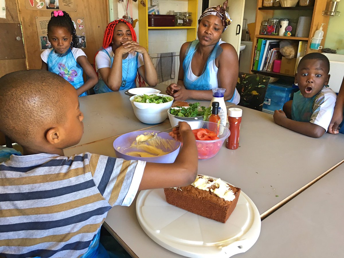 Gorgeous day to be volunteering with <a href="/MiniCookingClub/">Mini Cooking Club</a> at <a href="/surreydocksfarm/">Surrey Docks Farm</a> #se16
