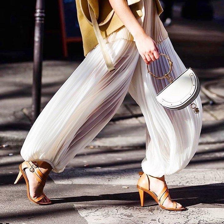 Hey Xenia van der Woodsen where'd you get our <a href="/chloefashion/">Chloé</a> sandals? Shop them here: bit.ly/2rLRF8g #threadsstyling