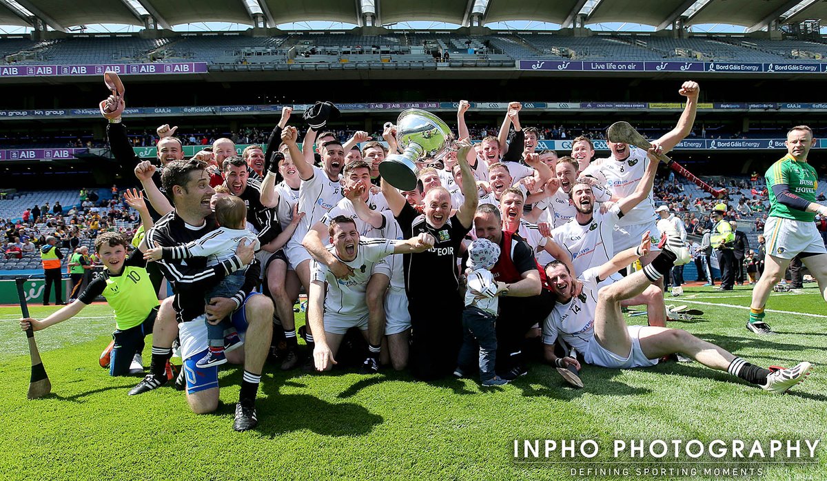 Inphosports's tweet photo. Congrats to the Warwickshire hurlers who are the Lory Meagher Cup Champions for 2017! @warwickshireclg @LiveGAAResults https://t.co/bw2ioWVDta