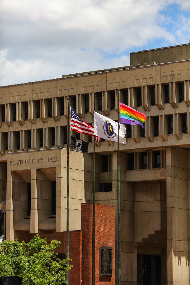 Suffolk_U's tweet photo. Boston. Pride. 🌈🐑💙💛 https://t.co/6FujdLuNhx