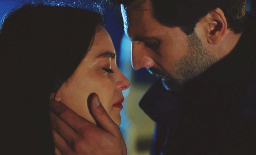 eda__kartal's tweet photo. Yazdınız böyle sahneler hep umut verdiniz.Olmayacakdısa Zeymir yazmasaydınız böyle sahneler Başrollericin #zeymir i harcadınız @burcu_gorgun https://t.co/on6446BYUu