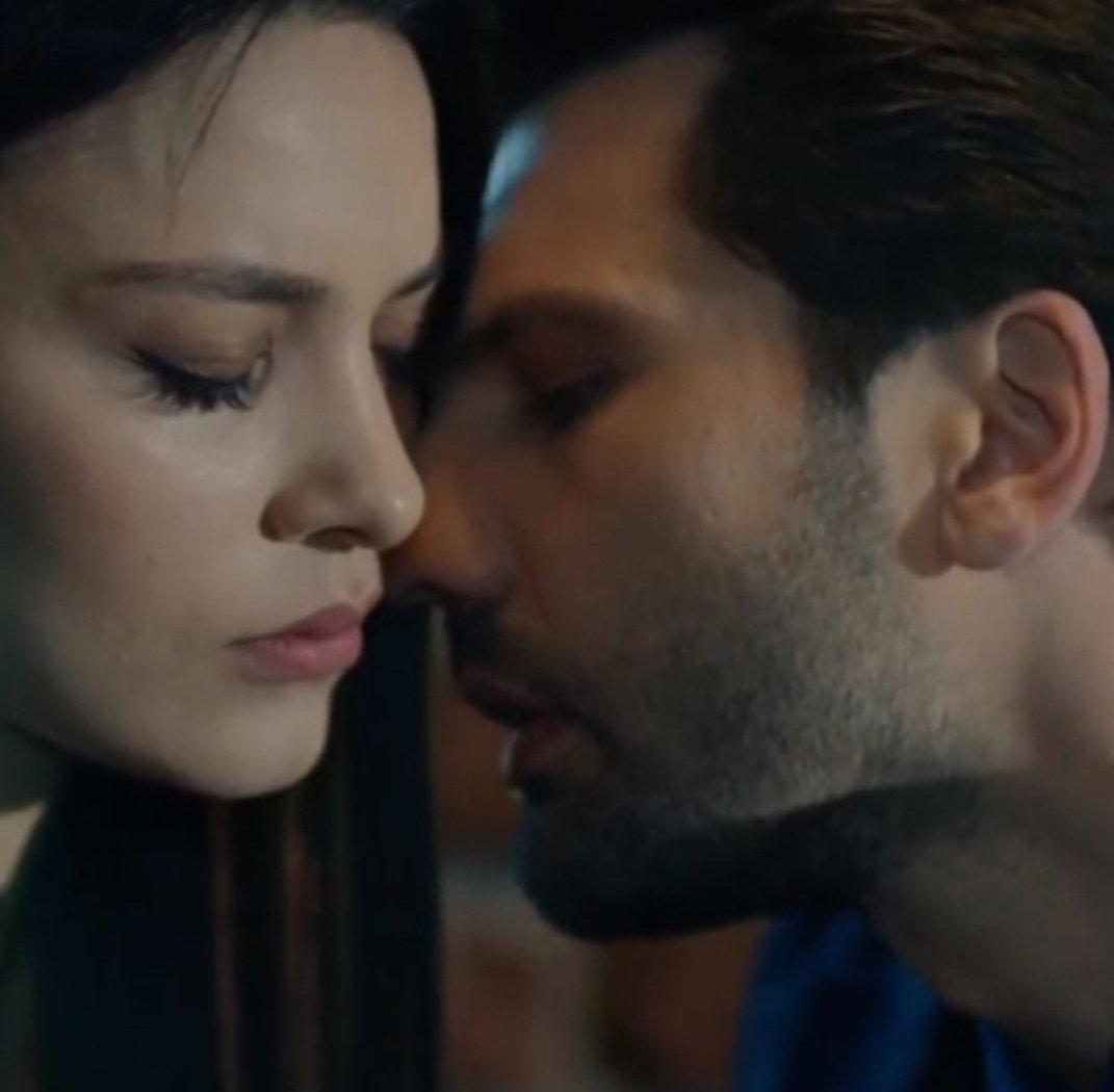 eda__kartal's tweet photo. Yazdınız böyle sahneler hep umut verdiniz.Olmayacakdısa Zeymir yazmasaydınız böyle sahneler Başrollericin #zeymir i harcadınız @burcu_gorgun https://t.co/on6446BYUu