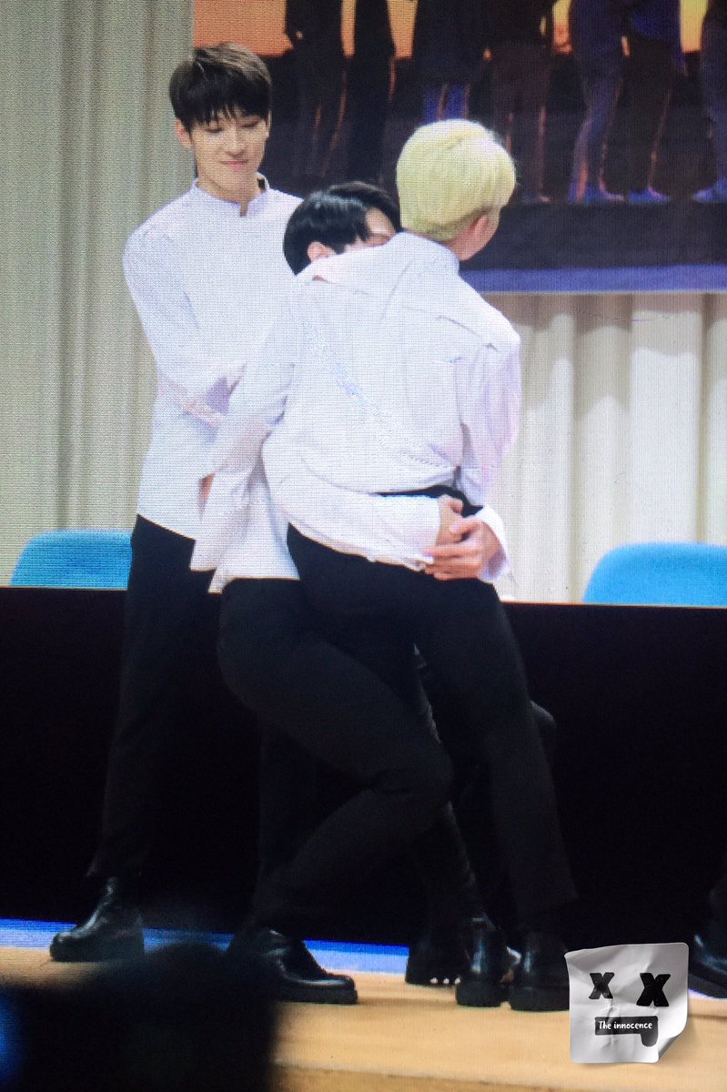 junhooney's tweet photo. https://t.co/9M3uE8JEHQ  @Ester_Vaniaulia