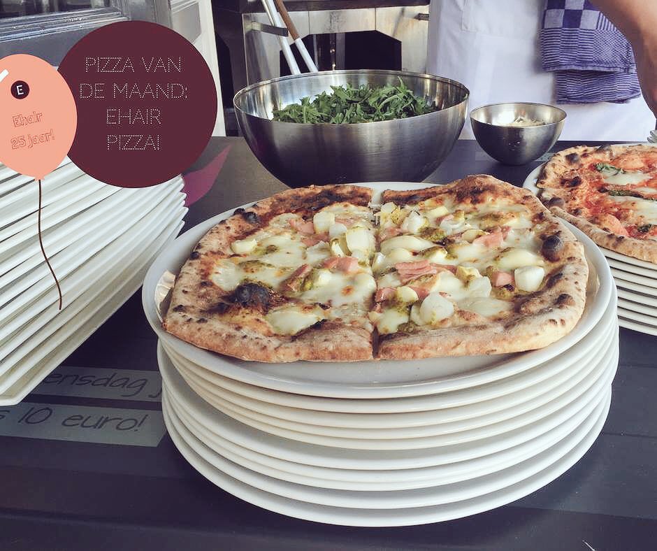 <a href="/TeamEhair/">Ehair Hairstyling</a> is jarig! En jij geniet mee, want in juni bakt <a href="/NotOnlyPizza/">Fabio Fabio</a> deze 'pizza Ehair' met asperges bij ons voor je. #Ehair25 #pizza