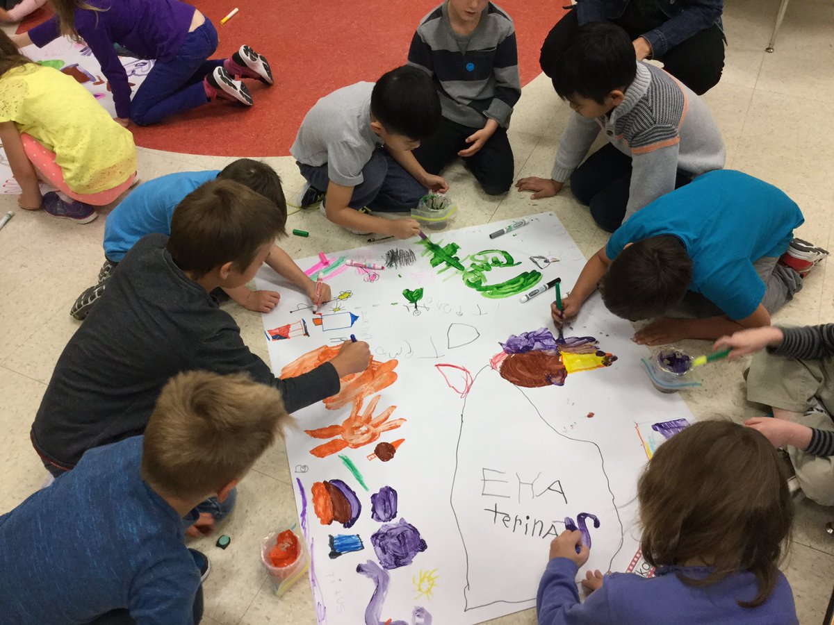 MsBottrell's tweet photo. Creating class murals. #collaboration #seshsd https://t.co/4sD95WGuSw