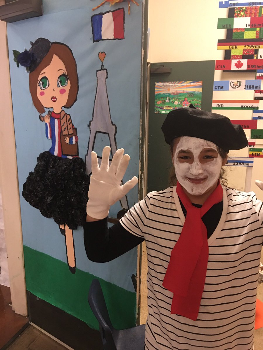 KelsoElementary's tweet photo. Thanks to the teachers, students and guests that made International Day Open House a special and successful event! https://t.co/R1pFoccQyr