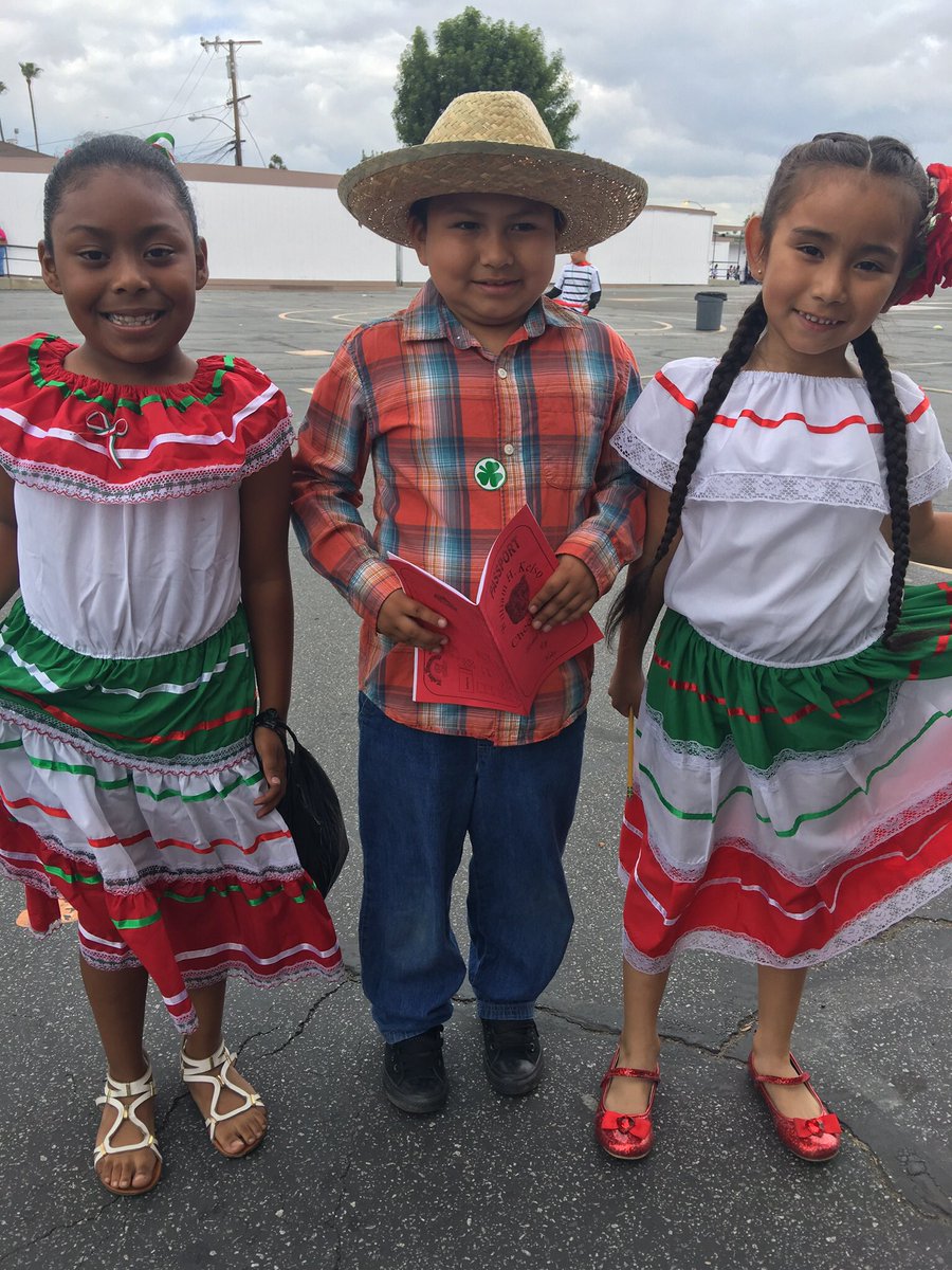 KelsoElementary's tweet photo. Thanks to the teachers, students and guests that made International Day Open House a special and successful event! https://t.co/R1pFoccQyr