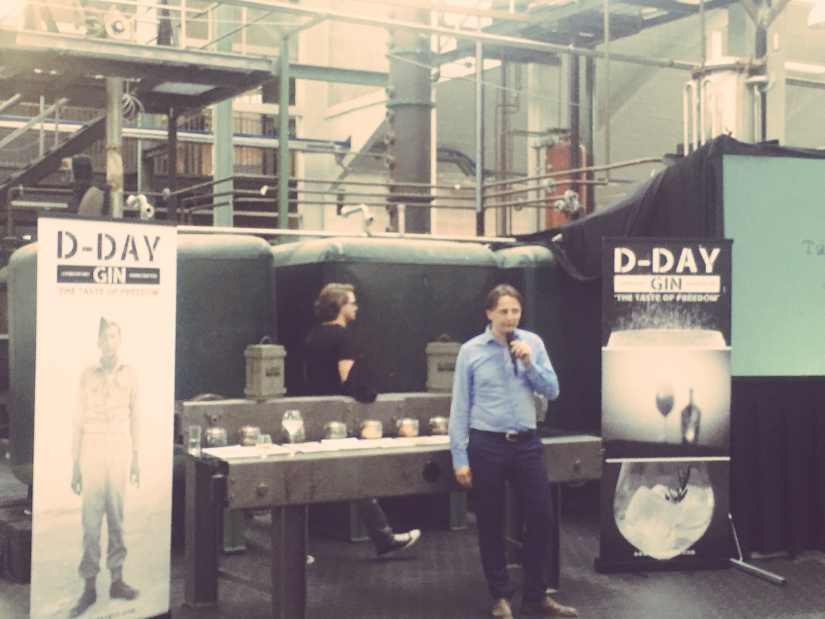 slk8500's tweet photo. Er is een kindeke geboren @DDayGin van @stokerijrubbens is ambachtelijk eerbetoon aan grootvader @taylor_kenneth #gin #wereldoorlog #ddaygin https://t.co/RC1pOdPdA8