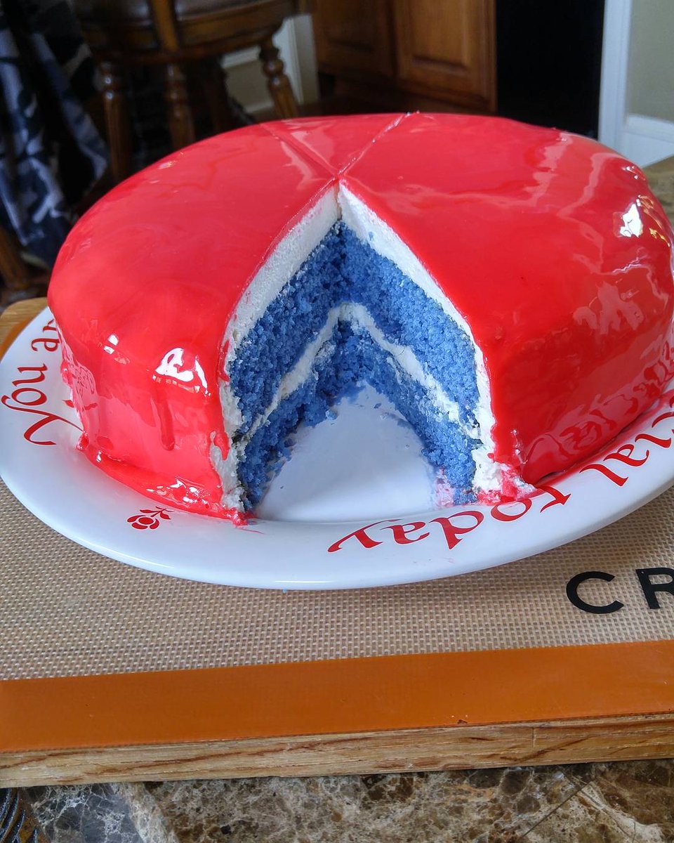 Kratos50101's tweet photo. #memorialdayweekend #foodprep #baking #mirrorfinish #foodpics #food #foodporn #redwhiteandblue #cakes #foodart #foodies #dessertprep https://t.co/Aw3YrJs8Fc