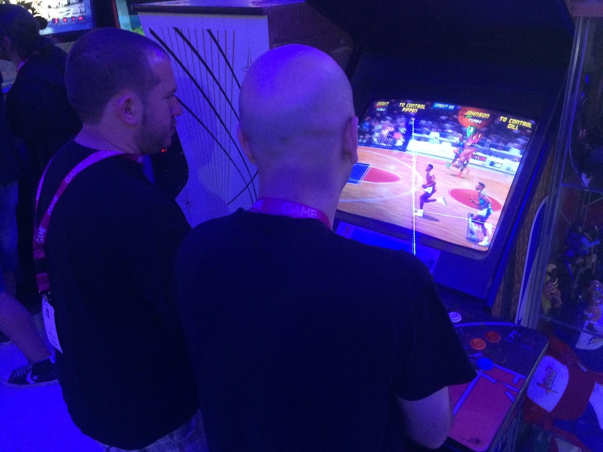 Arcade_Vintage's tweet photo. Muchas gracias a los amigos de @ArcadesCat por venir a #ArcadeCon2017! Oscar, Oriol, Davides, @gabino888, Jordi, Juan, @Karakandao_ 👍 https://t.co/8MD7OvRWuD
