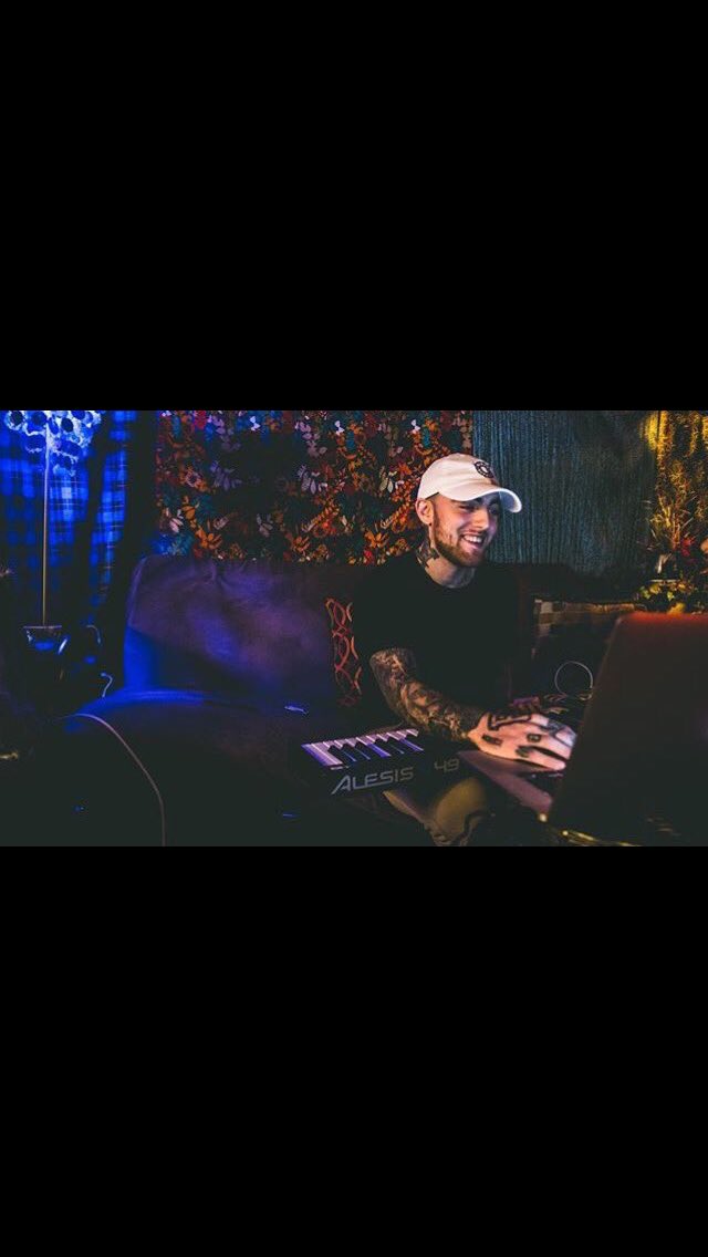 MacMillerInfoFR's tweet photo. Mac Miller sera présent au Axe Boat Festival à Argeles cet été en compagnie du S-Crew ! #TurnUpGeneral cc @NekfeuinfosFR https://t.co/syJbZgb18K