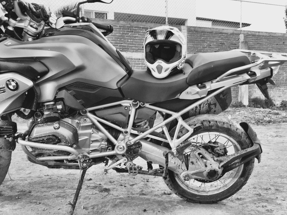 Mission_MX's tweet photo. Adrenalina pura fue la que experimentamos con el rodaje para #GSTrophy #Edomex2017 de #EsmeraldaMotors. Pronto los materiales finales. 👍🏍️ https://t.co/WN6M2y73fP